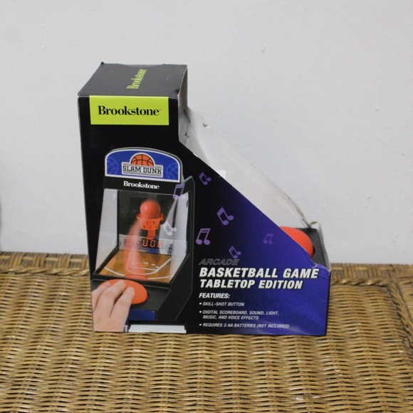 Brookstone. Slam Dunk Basketball Game Tabletop Edition. - Picture 5 of 9